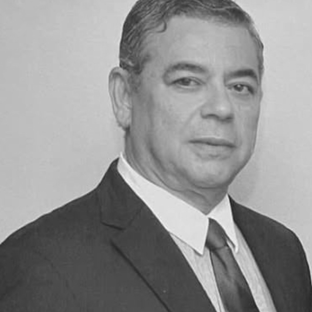 Dr. Valmir Faria